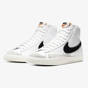 NIKE BLAZERS Mid ‘77 Vintage Sneakers